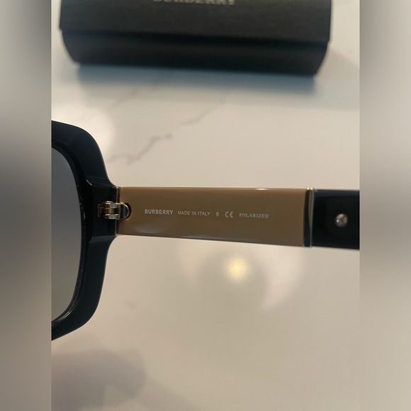 Burberry sunglasses - Picture 2 of 6
